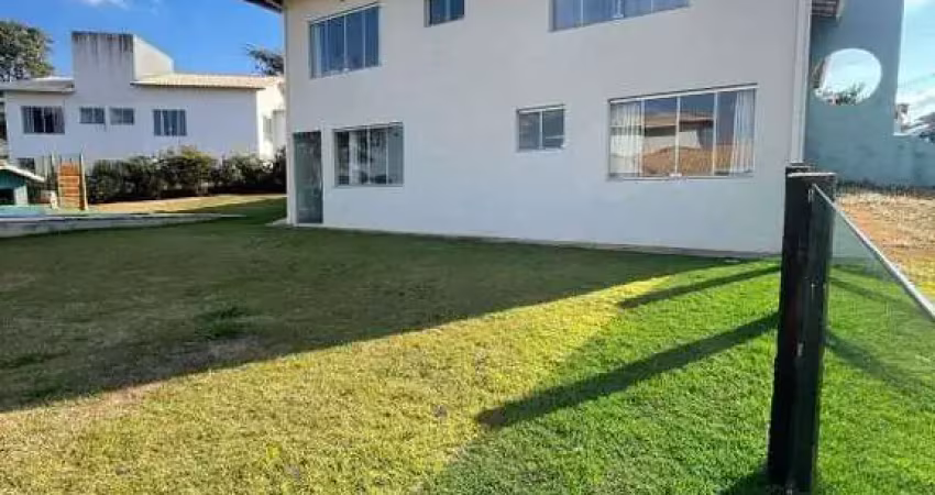 Casa de condomínio com 03 quartos sendo 01 suíte, terreno 1000m² em igarapé mg!