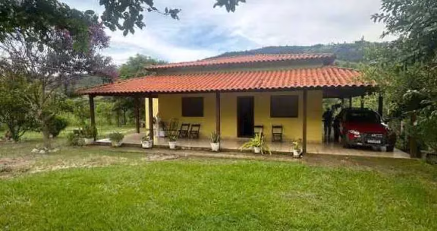 Sítio á venda de 4.000m² com 03 quartos sendo 01 suíte em rio manso mg!