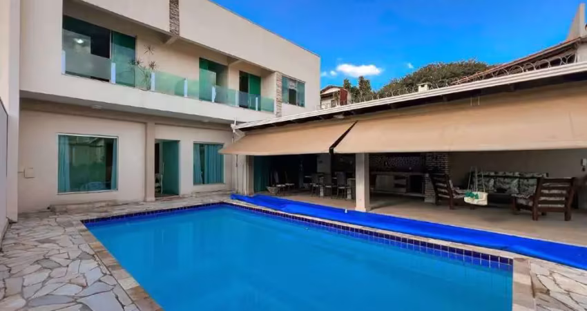 Casa de dois pavimentos com 05 quartos sendo 01 suíte á venda em igarapé-mg!
