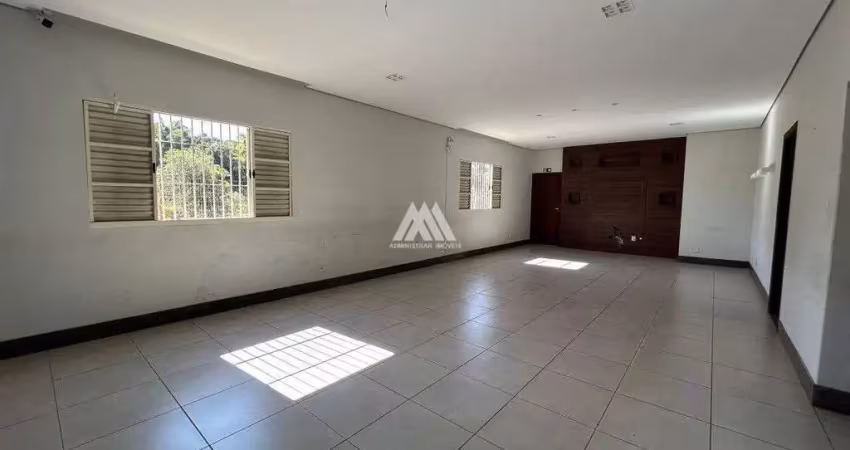 Alugo casa com 3 quartos em itatiaiuçu com excelente localização!