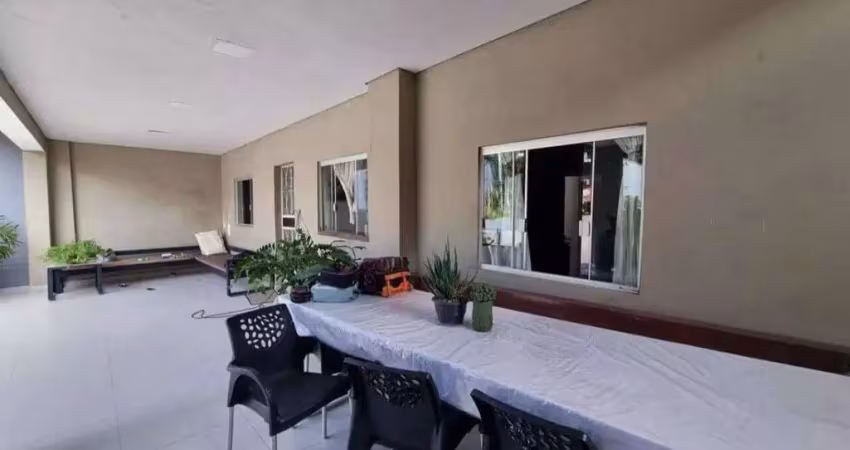 Casa residencial com dois pavimentos para locação em igarapé-mg!