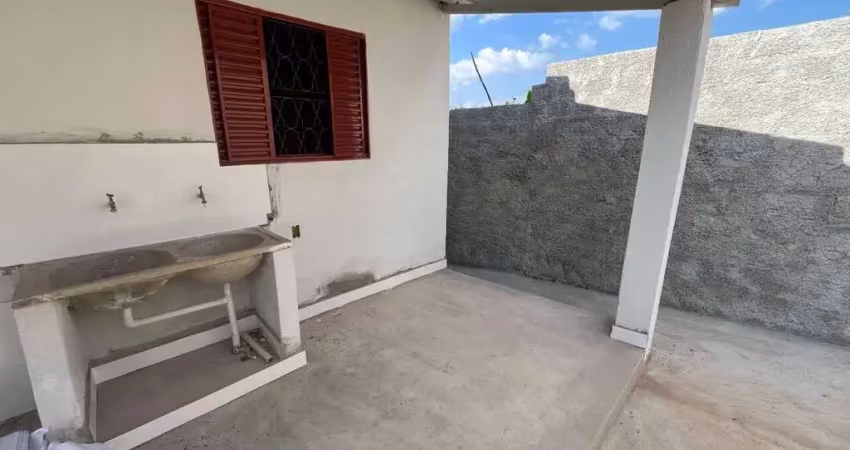 Casa em excelente bairro com 02 quartos para locação em igarapé-mg!