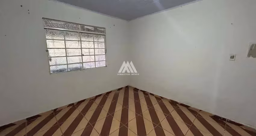 Alugo casa com 3 quartos em itatiaiuçu com excelente localização!