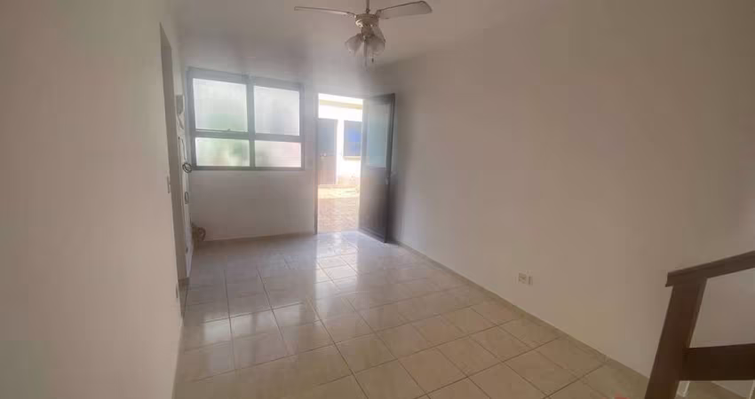 Village com 2 dormitórios à venda, 61 m² por R$ 370.000,00 - Centro - Bertioga/SP