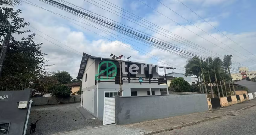 Casa com 6 quartos para alugar no Carijós, Indaial 