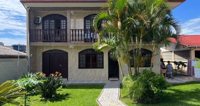 Casa com 3 dormitórios à venda, 200 m² por R$ 1.295.000,00 - Bela Vista - São José/SC