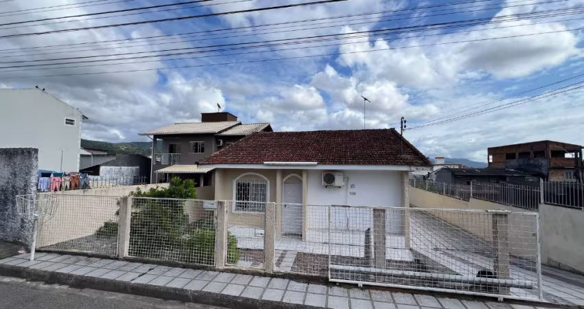 Casa com 3 dormitórios à venda, 142 m² por R$ 660.000,00 - Serraria - São José/SC