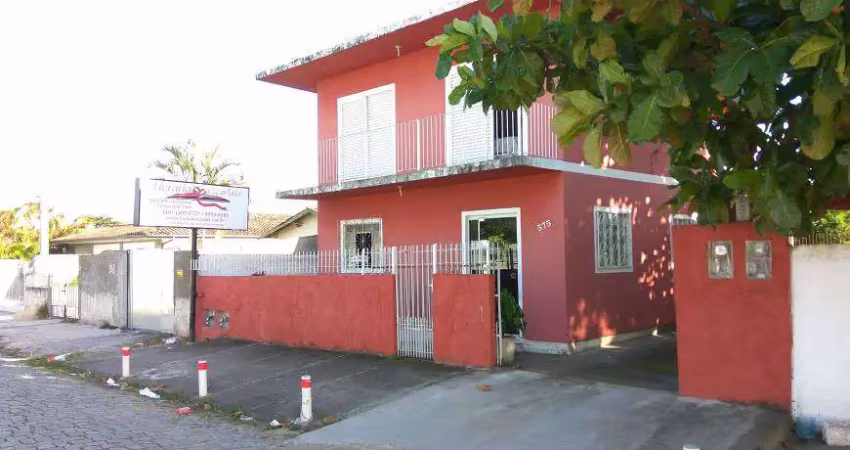 Casa para venda. Com 228 metros quadrados e 5 quartos em Jardim Eldorado - Palhoça - SC.