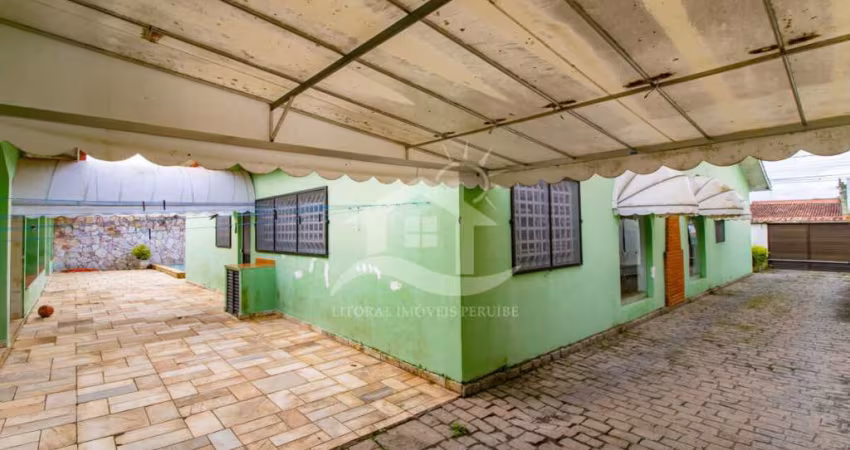 Casa Térrea com piscina à venda com piscina, 4 quarto(s),  sendo 4 suíte(s)  no bairro Stella Maris, 600 metros da praia, Peruíbe-SP