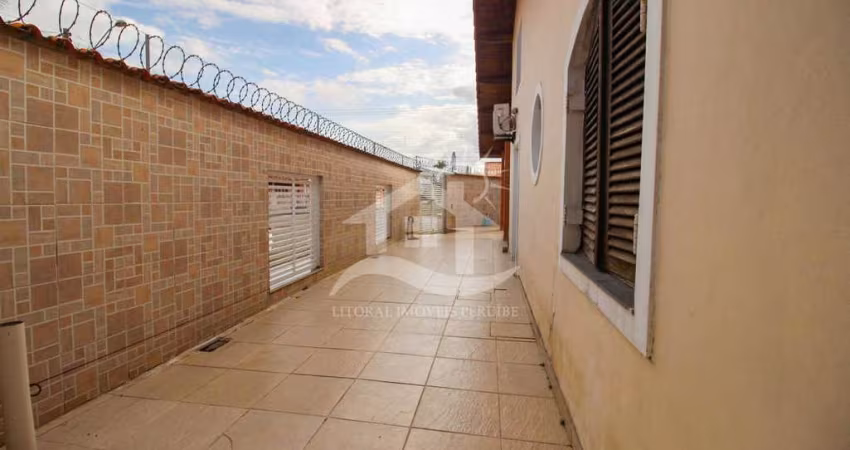 Casa Térrea para alugar , 3 quarto(s),  sendo 1 suíte(s)  no bairro Jardim Imperador, 780 metros da praia, Peruíbe-SP