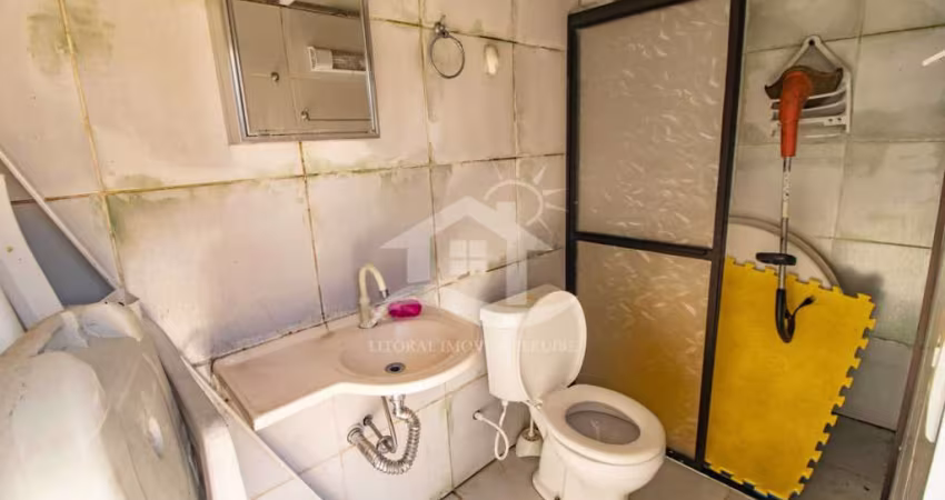 Casa Térrea com piscina à venda com piscina, 3 quarto(s),  sendo 1 suíte(s)  no bairro Stella Maris, 900 metros da praia, Peruíbe-SP