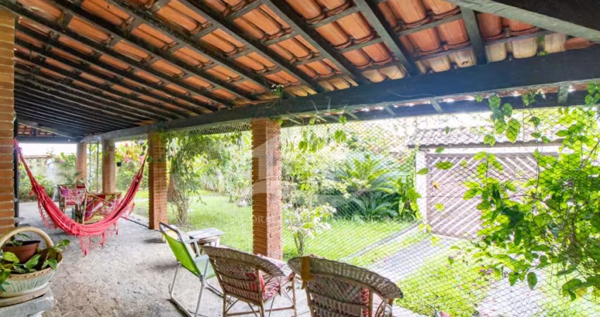 Casa Térrea à venda , 3 quarto(s),  sendo 1 suíte(s)  no bairro Oasis, 600 metros da praia, Peruíbe-SP