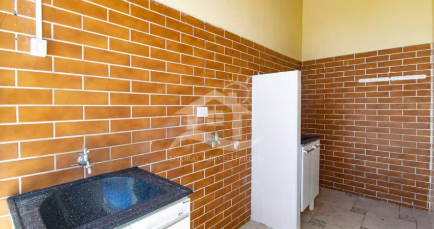Casa Térrea com piscina à venda com piscina, 4 quarto(s),  sendo 1 suíte(s)  no bairro Stella Maris, 700 metros da praia, Peruíbe-SP