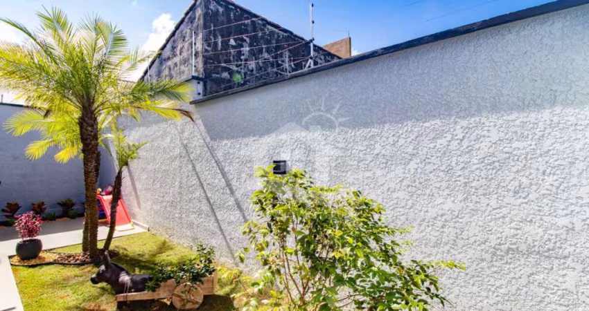 Casa Térrea com piscina à venda , 3 quarto(s),  sendo 1 suíte(s)  no bairro São José, 800 metros da praia, Peruíbe-SP