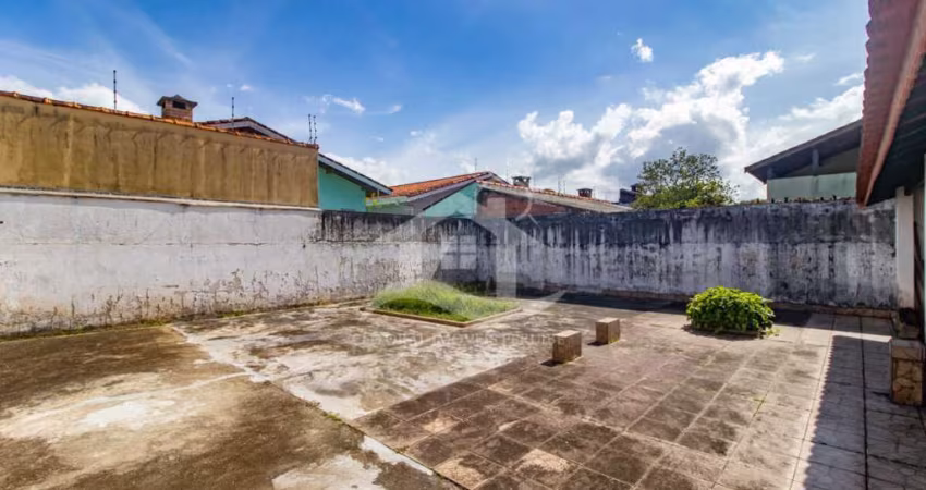 Casa Térrea à venda , 3 quarto(s),  sendo 1 suíte(s)  no bairro Stella Maris, 1200 metros da praia, Peruíbe-SP