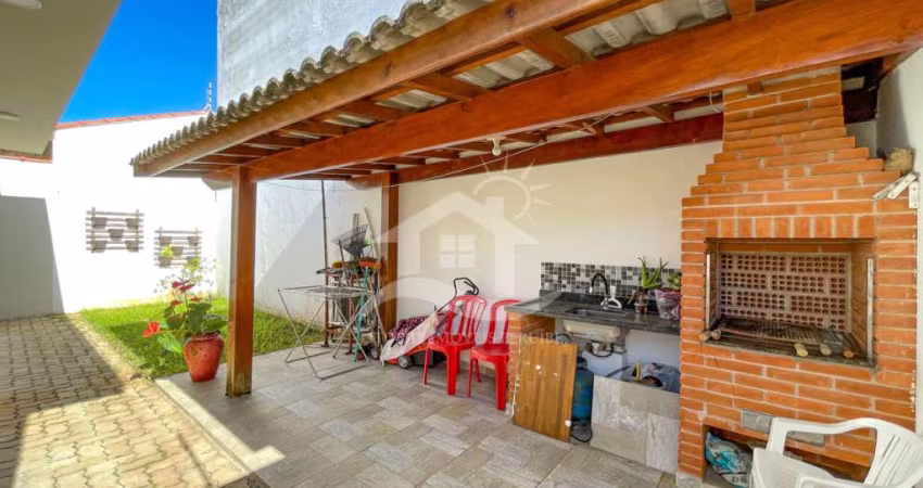 Casa Térrea à venda , 3 quarto(s),  sendo 2 suíte(s)  no bairro São José, 650 metros da praia, Peruíbe-SP