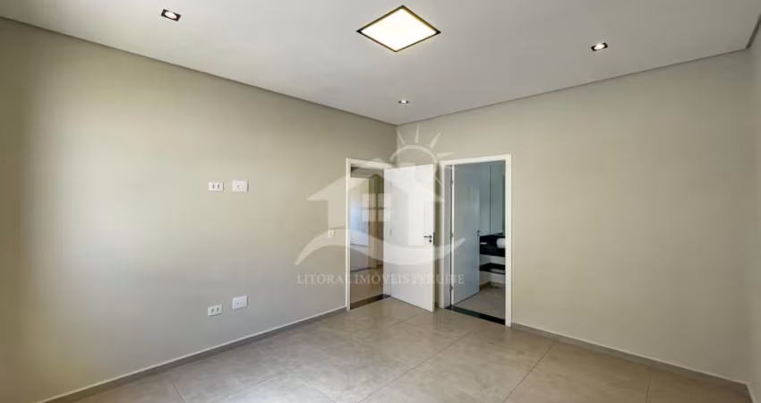 Casa Térrea com piscina à venda com piscina, 3 quarto(s),  sendo 2 suíte(s)  no bairro Jardim Beira Mar, 250 metros da praia, Peruíbe-SP