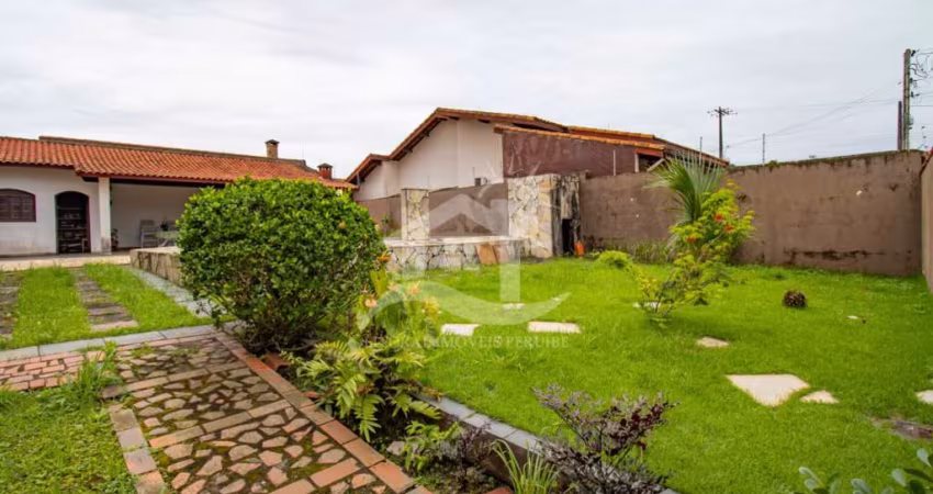 Casa Sobrado à venda com piscina, 3 quarto(s),  sendo 1 suíte(s)  no bairro Arpoador, 700 metros da praia, Peruíbe-SP