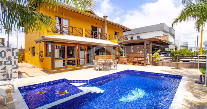 Casa sobrado à venda com piscina, 4 quarto(s),  sendo 4 suíte(s)  no bairro bougainville residencial iv, 2 metros da praia, peruíbe-sp