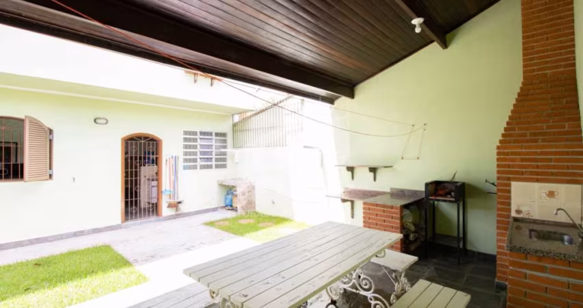 Casa Sobrado à venda , 4 quarto(s),  sendo 1 suíte(s)  no bairro São José, 400 metros da praia, Peruíbe-SP