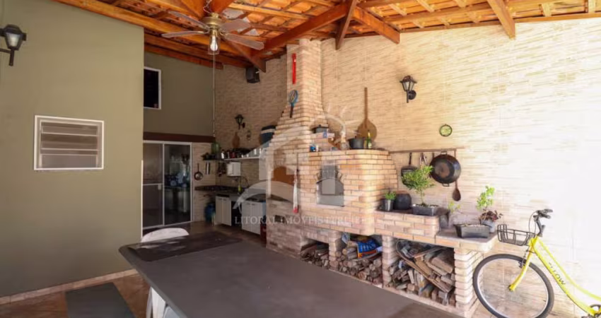 Casa Térrea à venda com piscina, 3 quarto(s),  sendo 1 suíte(s)  no bairro Maria Helena Novaes, 800 metros da praia, Peruíbe-SP