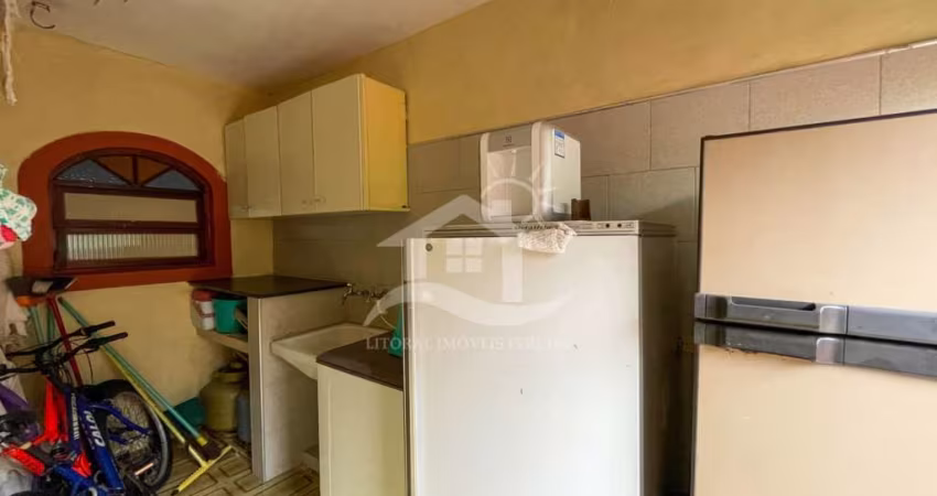 Casa Térrea à venda , 3 quarto(s),  sendo 1 suíte(s)  no bairro Arpoador, 700 metros da praia, Peruíbe-SP