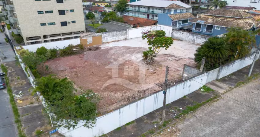 Terreno esquina à venda , ,   no bairro centro, 1000 metros da praia, peruíbe-sp