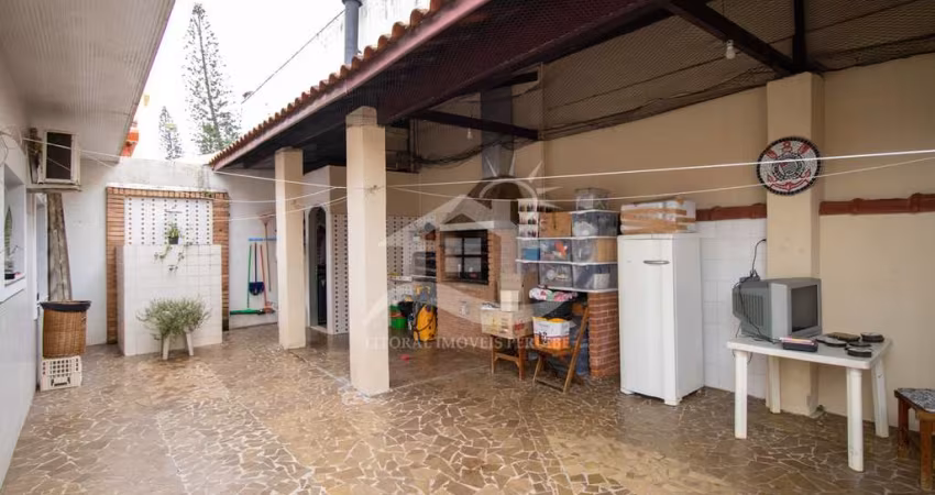 Casa Térrea à venda , 3 quarto(s),  sendo 1 suíte(s)  no bairro São João Batista, 200 metros da praia, Peruíbe-SP