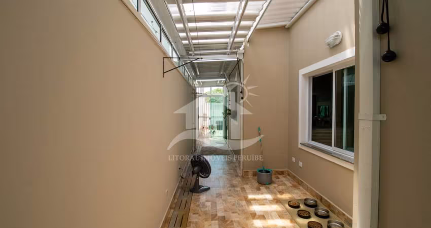 Casa Sobrado à venda com piscina, 3 quarto(s),  sendo 3 suíte(s)  no bairro São José, 200 metros da praia, Peruíbe-SP