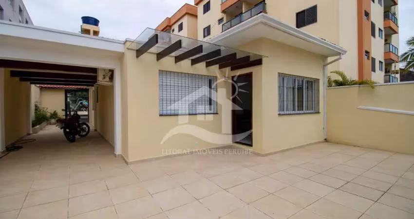 Casa térrea com piscina à venda com piscina, 3 quarto(s),  sendo 2 suíte(s)  no bairro centro, 450 metros da praia, peruíbe-sp