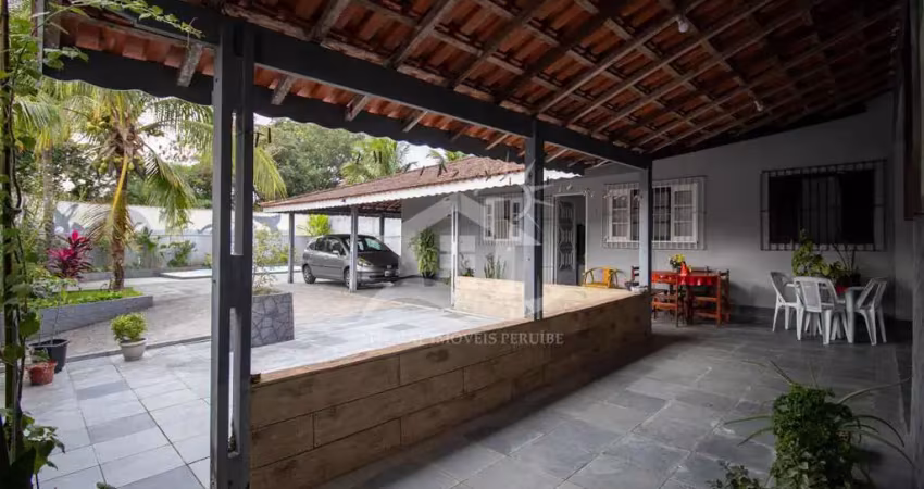 Casa térrea com piscina à venda com piscina, 3 quarto(s),   no bairro jardim veneza, 2200 metros da praia, peruíbe-sp