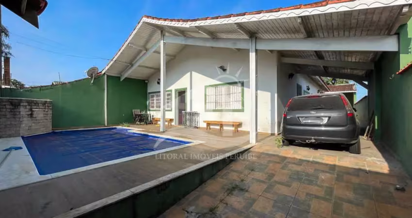 Casa térrea com piscina à venda , 4 quarto(s),  sendo 2 suíte(s)  no bairro ribamar, 700 metros da praia, peruíbe-sp