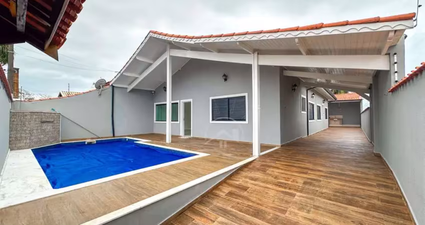 Casa térrea com piscina à venda , 4 quarto(s),  sendo 4 suíte(s)  no bairro ribamar, 700 metros da praia, peruíbe-sp