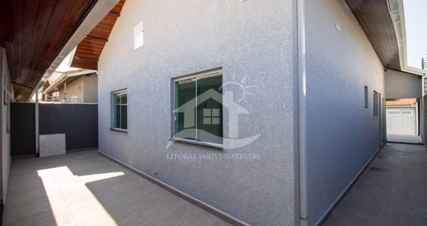 Casa Térrea com Edícula à venda com piscina, 3 quarto(s),  sendo 1 suíte(s)  no bairro Oasis, 600 metros da praia, Peruíbe-SP