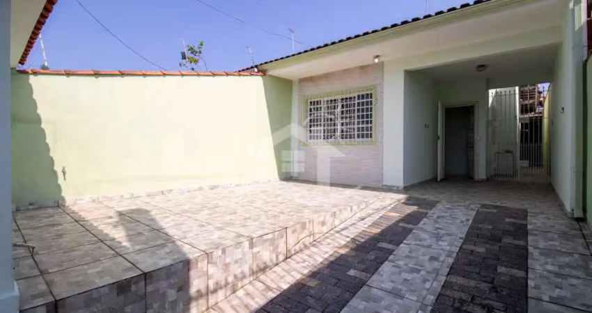 Casa térrea à venda , 2 quarto(s),  sendo 1 suíte(s)  no bairro flórida, 900 metros da praia, peruíbe-sp