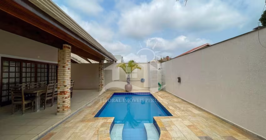 Casa Térrea à venda com piscina, 4 quarto(s),  sendo 4 suíte(s)  no bairro Bougainville Residencial III, 2 metros da praia, Peruíbe-SP