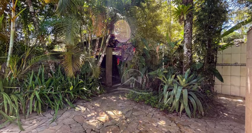 Casa Térrea com piscina à venda com piscina, 2 quarto(s),  sendo 1 suíte(s)  no bairro Garça Vermelha, 750 metros da praia, Peruíbe-SP