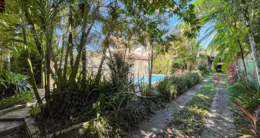 Casa térrea com piscina à venda com piscina, 2 quarto(s),  sendo 1 suíte(s)  no bairro garça vermelha, 750 metros da praia, peruíbe-sp