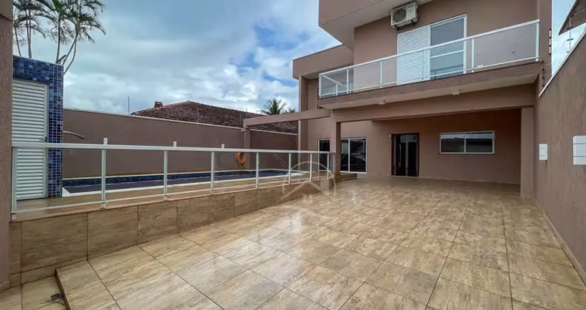 Casa sobrado novo à venda com piscina, 5 quarto(s),  sendo 5 suíte(s)  no bairro convento velho, 0 metros da praia, peruíbe-sp