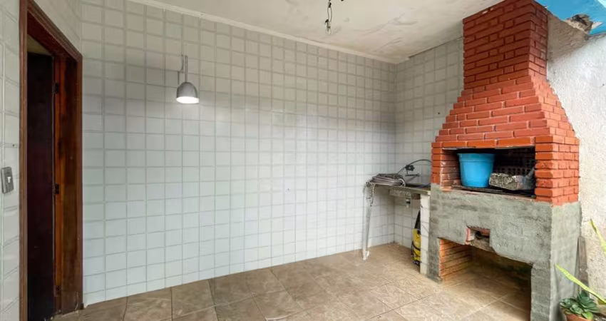 Casa Térrea à venda com piscina, 3 quarto(s),  sendo 1 suíte(s)  no bairro Ribamar, 800 metros da praia, Peruíbe-SP