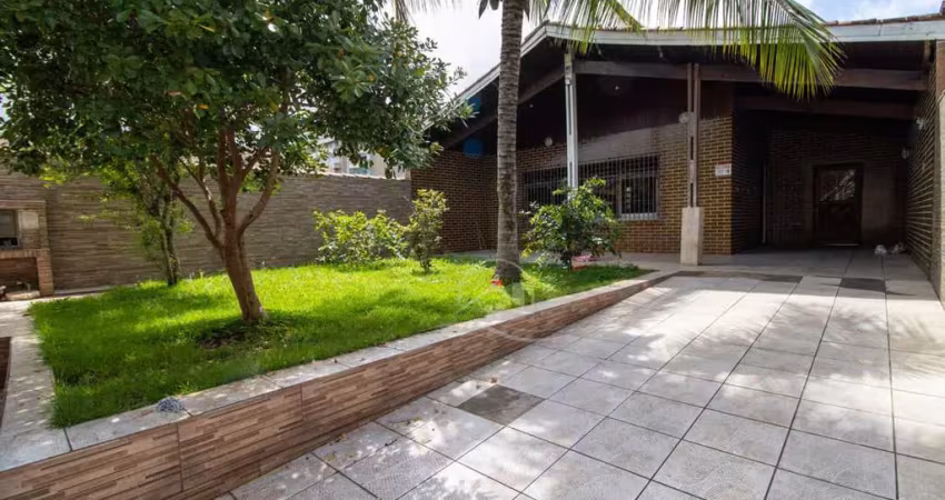 Casa térrea à venda , 3 quarto(s),  sendo 1 suíte(s)  no bairro centro, 650 metros da praia, peruíbe-sp