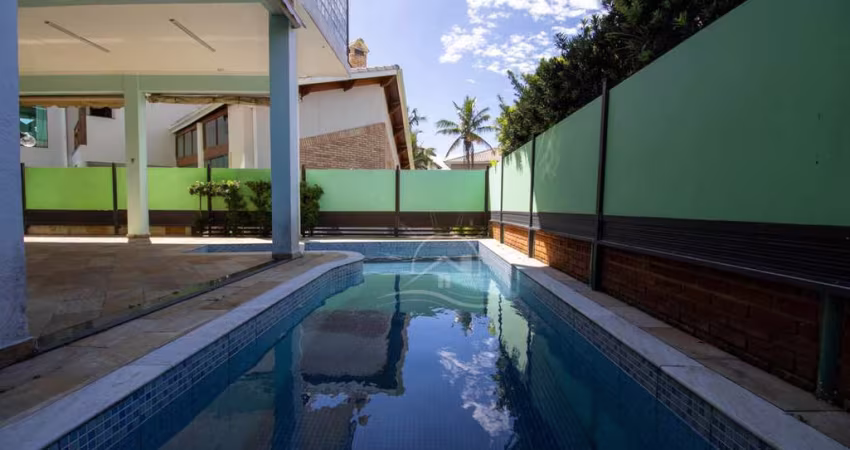 Casa Sobrado Triplex à venda com piscina, 4 quarto(s),  sendo 4 suíte(s)  no bairro Bougainville Residencial II, 500 metros da praia, Peruíbe-SP