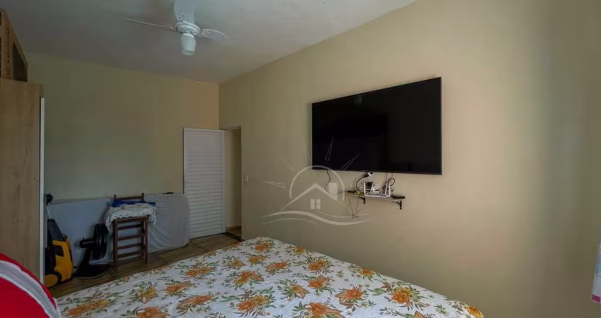 Casa Edícula à venda com piscina, 1 quarto(s),   no bairro Três Marias, 900 metros da praia, Peruíbe-SP