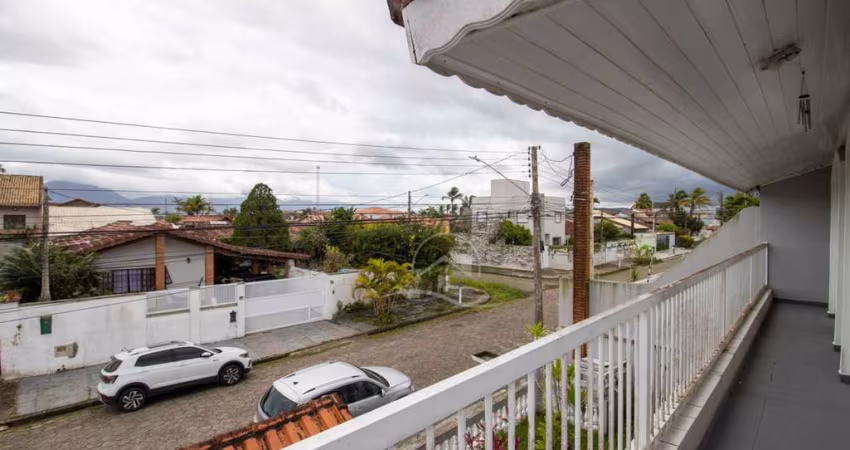 Casa Sobrado à venda , 4 quarto(s),  sendo 3 suíte(s)  no bairro Oasis, 800 metros da praia, Peruíbe-SP