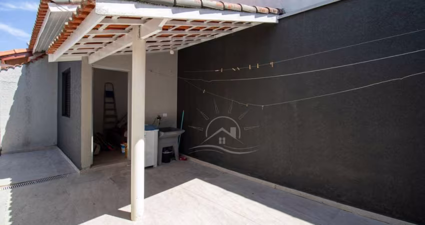 Casa Térrea à venda com piscina, 3 quarto(s),  sendo 2 suíte(s)  no bairro Oasis, 180 metros da praia, Peruíbe-SP