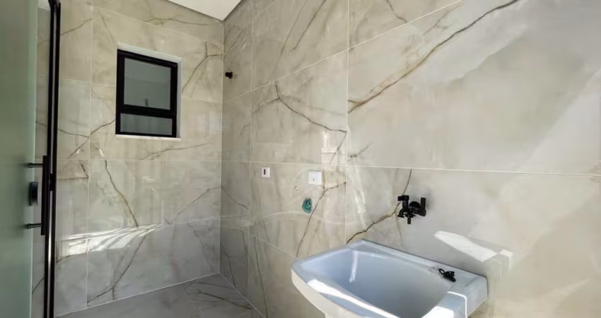 Casa Sobrado Novo à venda com piscina, 4 quarto(s),  sendo 3 suíte(s)  no bairro Bougainville Residencial IV, 1200 metros da praia, Peruíbe-SP