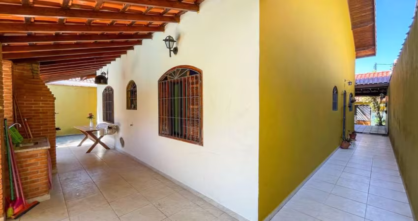 Casa Térrea com piscina à venda com piscina, 3 quarto(s),  sendo 2 suíte(s)  no bairro Cidade Nova Peruíbe, 850 metros da praia, Peruíbe-SP