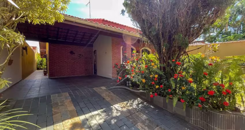 Casa térrea com piscina à venda com piscina, 3 quarto(s),  sendo 2 suíte(s)  no bairro cidade nova peruíbe, 850 metros da praia, peruíbe-sp