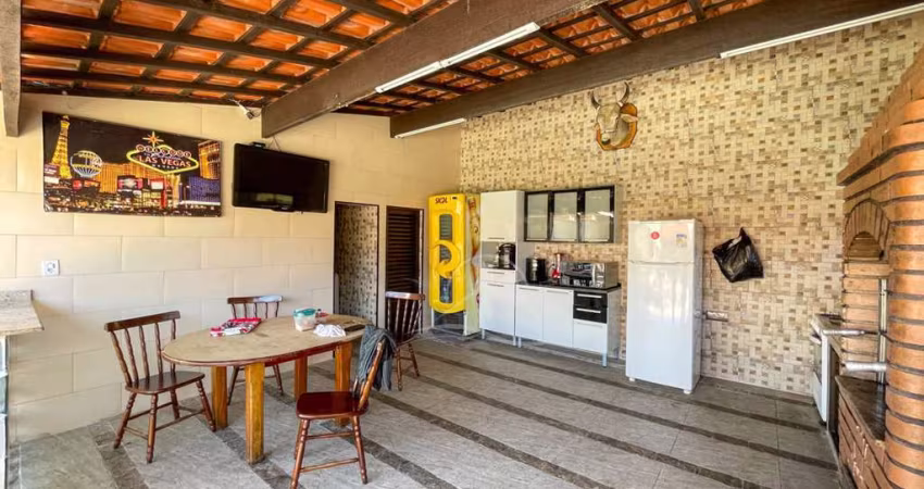 Casa Térrea com piscina à venda , 2 quarto(s),   no bairro São José, 1000 metros da praia, Peruíbe-SP