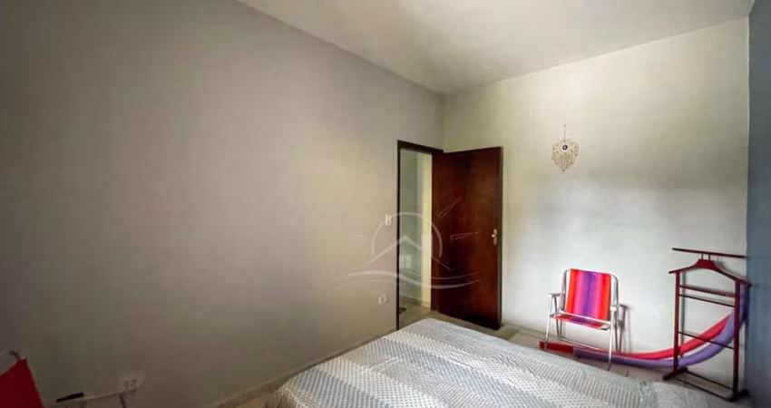 Casa Térrea com piscina à venda com piscina, 2 quarto(s),  sendo 0 suíte(s)  no bairro Jardim Casablanca, 750 metros da praia, Peruíbe-SP
